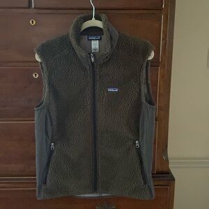 Patagonia Women’s retro pile fleece vest. Great condition! Brown XL